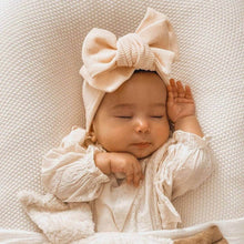  Infant Oversized Bow Hair BandAdd the perfect finishing touch to your little one's outfit with our Infant Oversized Bow Hair Band. Made with high-quality fabric and crafted with knitting technolohead bandPlush Fashions ShopPlush Fashion ShopInfant Oversized Bow Hair Band