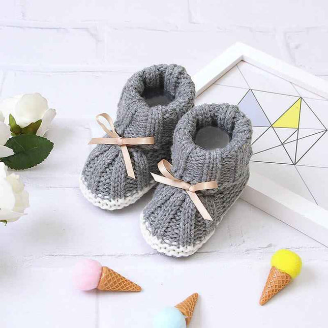 Fashionable and lightweight toddler shoes in gray with ribbon accents.