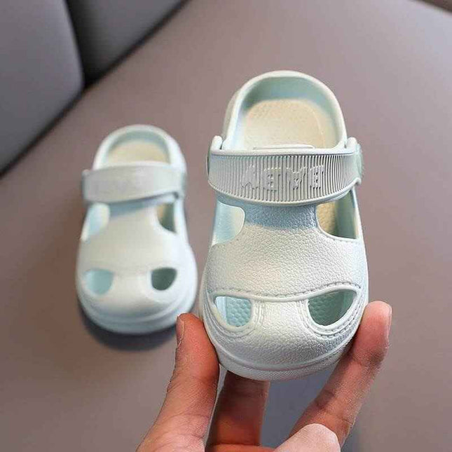 Children's summer baby soft-soled beach sandals with cartoon design, non-slip and wear-resistant, suitable for ages 1-12.