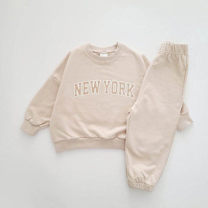 Boys And Girls Sweatshirt Set Trendy Letter PrintGet Your Little Ones Looking Trendy and Feeling Comfortable!
Introducing our Boys and Girls Sweatshirt Set, the perfect outfit for your stylish kids. Made with high-Infant setPlush Fashions ShopPlush Fashion Shop