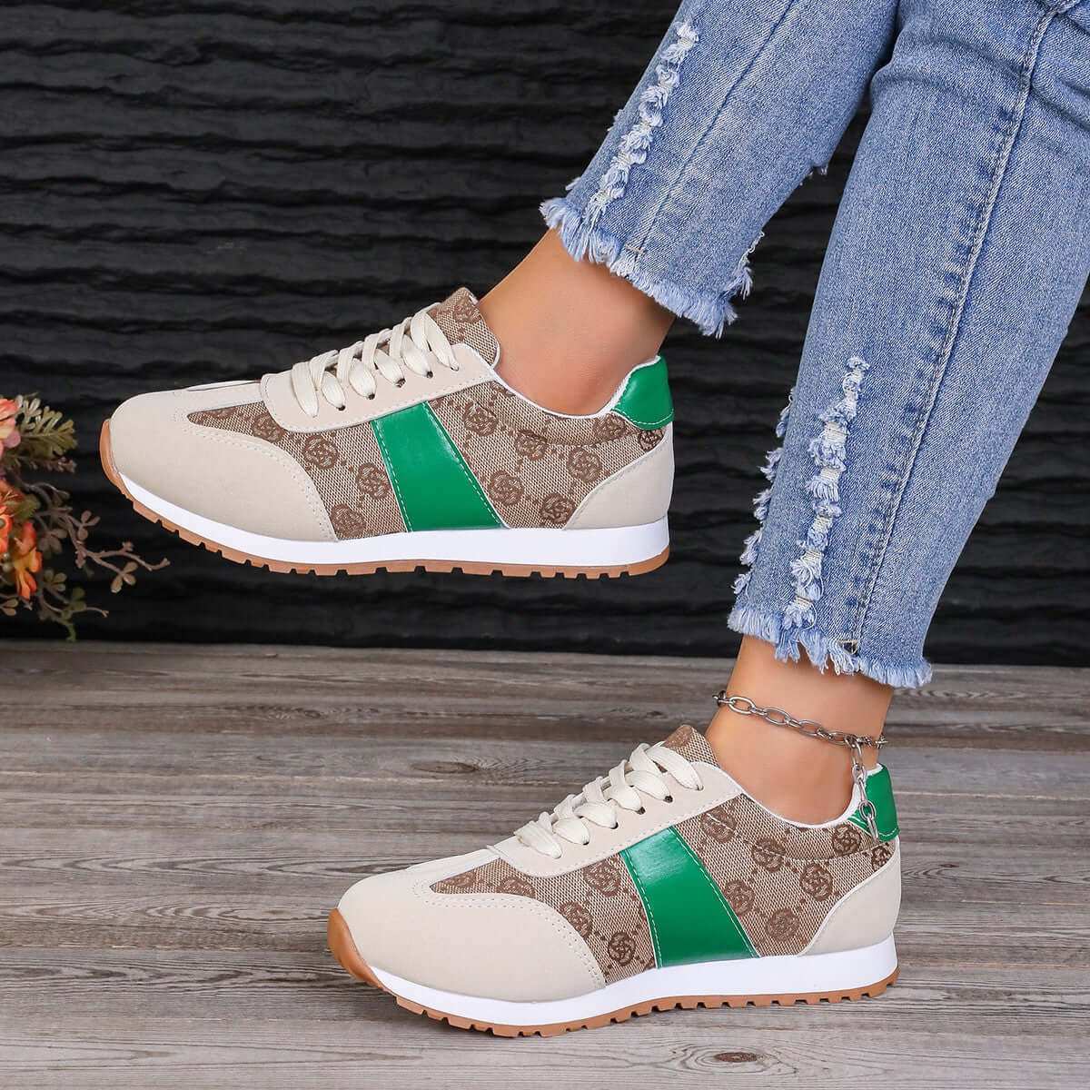 Contrast Round Toe Flat Sneakers - Plush Fashion Shop #