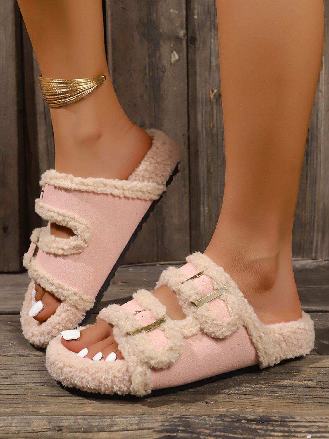 Fluffy Contrast Open Toe Slippers with faux fur and non-slip sole.