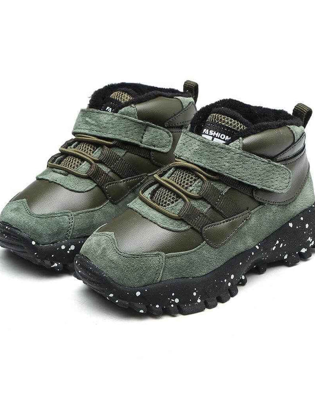 Fashion Sports and Leisure children's boots in green, made of high-quality leather, featuring non-slip soles and waterproof design for toddlers and children.