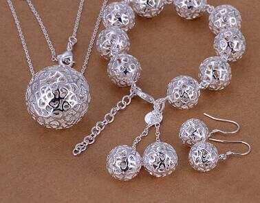 Exquisite fine jewelry silver-plated three-dimensional ball pendant and bracelet set for women.