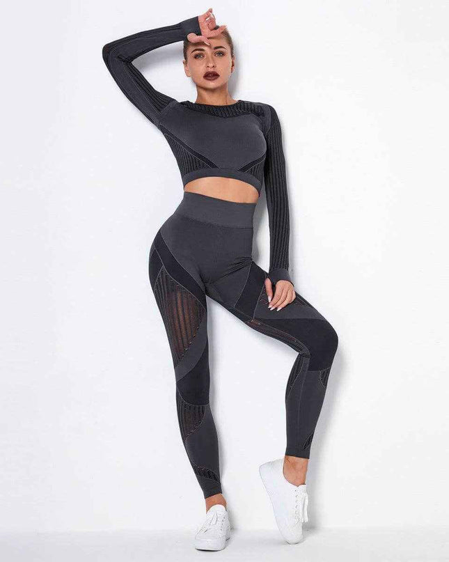 Seamless Knitted Absorbent Yoga Long-Sleeved Suit with stripe pattern and Lycra lining.