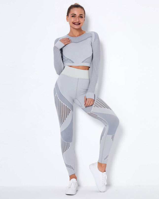 Seamless knitted absorbent yoga long-sleeved suit with stripe pattern and Lycra lining, ideal for flexibility and moisture-wicking.