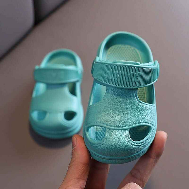 Children's summer baby soft-soled beach sandals in blue, perfect for outdoor adventures.