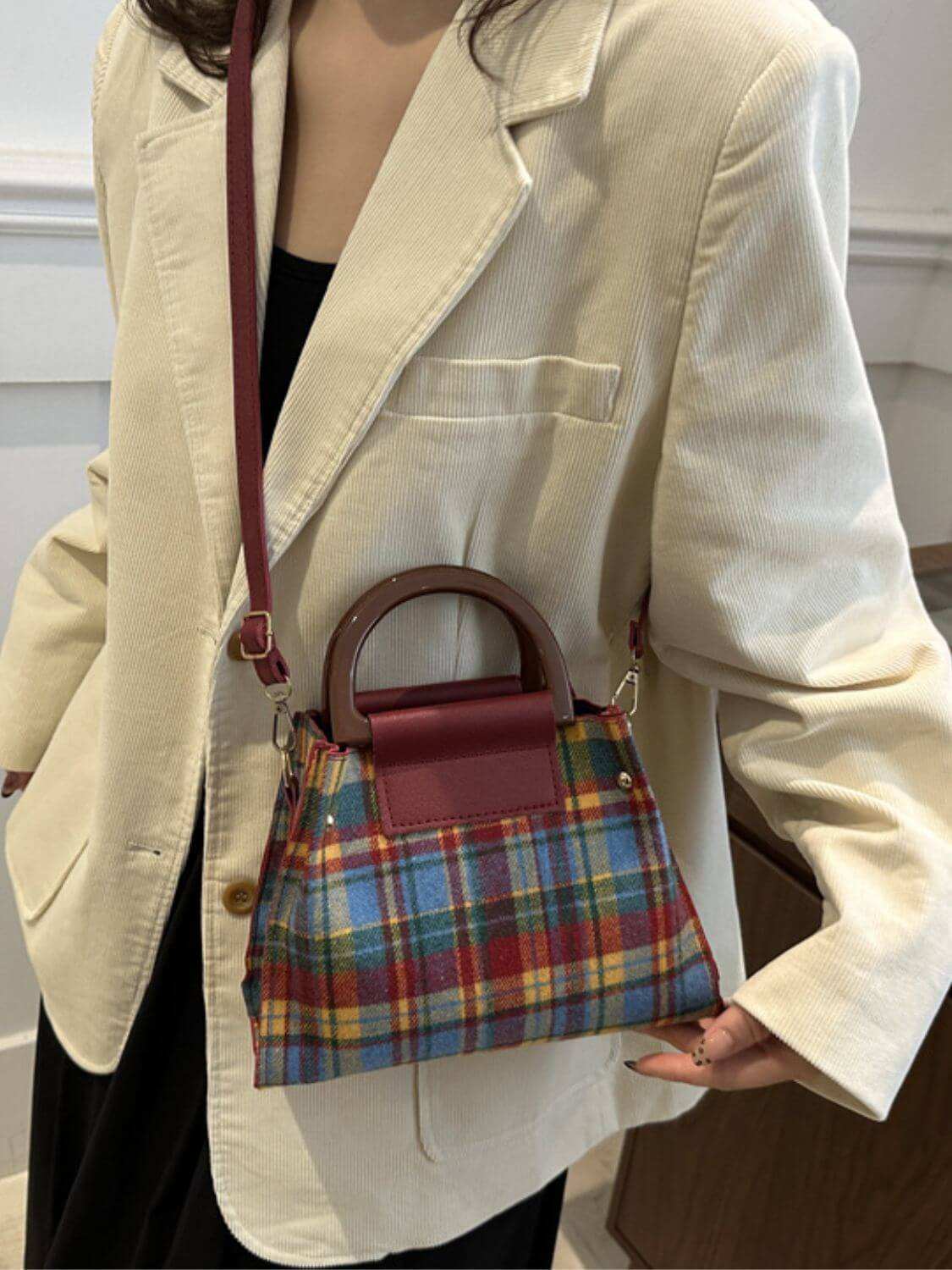 Contrast Plaid Trapezoid Shape Crossbody BagThis statement-making Contrast Plaid Crossbody Bag combines style and functionality. Made of durable PU leather and polyester, it's perfect for everyday use. Its medHandbagPlush Fashion ShopPlush Fashion ShopContrast Plaid Trapezoid Shape Crossbody Bag